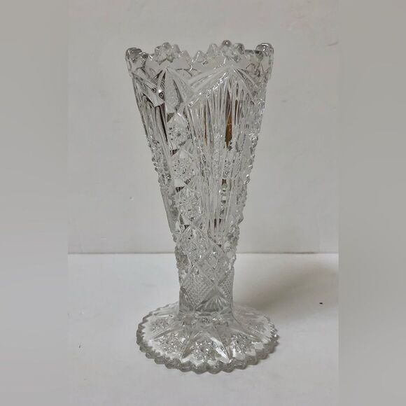 A BEAUTIFUL DESING VASE FLOWER 6.5" CLEAR GLASS, ELEGANT VASE FOR OFFICE OR HOME - Picture 4 of 11